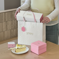 Maßgefertigte Luxus Biologisch Abbaubare Lebensmittelechte Kraftpapiertüte mit Flachgriffen Holografisches Logo Quadratischer Boden Einweg-Brot-Einkaufstüte