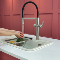 Keran Dapur Modern Hitam Bahan Stainless Steel 304 Putar 360 Derajat Desain Fleksibel Tarik Keluar Pemasangan di Dek Penggunaan Hotel 1