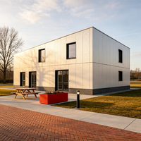 Bâtiment préfabriqué moderne en structure acier avec façade vitrée, modèle 3D, pour bureaux, salles d'exposition, centres commerciaux et commerces.