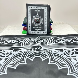 Tapis de prière imprimé tendance avec boussole pour les voyages et la prière en extérieur des musulmans - Product Image 5