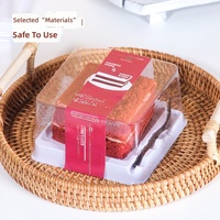 Boîte d'emballage en plastique PET transparente carrée rouge velours noir pour gâteau mousse dessert avec cuillère