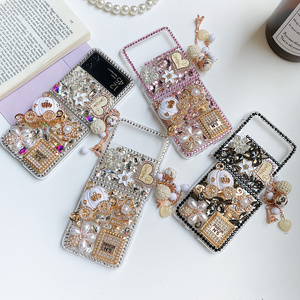 <span class=keywords><strong>Coque</strong></span> de <span class=keywords><strong>téléphone</strong></span> en diamant faite à la main de luxe pour <span class=keywords><strong>Samsung</strong></span> <span class=keywords><strong>Z</strong></span> <span class=keywords><strong>Flip</strong></span> 3 <span class=keywords><strong>4</strong></span> 5 6 couverture arrière en strass pliante pour <span class=keywords><strong>Samsung</strong></span> Galaxy <span class=keywords><strong>Z</strong></span> Fold 6 5 <span class=keywords><strong>4</strong></span> 3 - Product Image 2