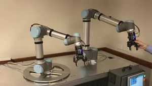 Universale UR5 UR5e Cobot Robot braccio prezzo con pinza robotizzata come CNC Pick And Place Robot Machine