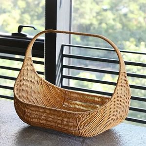 Cesta de ratán de lujo hecha a mano con un diseño tejido intrincado, acabado elegante y almacenamiento práctico para uso en el hogar y la oficina. - Product Image 3