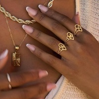Bague personnalisée tendance en forme de cœur creux avec initiale, plaquée or 14 carats, bague avec lettre personnalisée, bijoux de mode pour femmes, cadeau