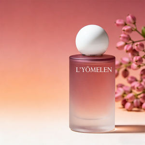 Parfum en spray aux huiles florales essentielles France, longue tenue, marque privée, parfum fruité et sucré pour femme - Product Image 1