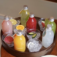 Bouteille en plastique PET de 350 ml pour jus de fruits et légumes, à usage unique, idéale pour le jeûne intermittent, jus fraîchement pressé, logo imprimable