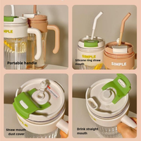 Bouteilles d'eau en plastique grand format pour l'extérieur, le bureau et les voyages, tasses à café et gobelets avec poignée, couvercles et pailles – Vente en gros