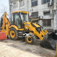 Chargeuse-pelleteuse sur pneus JCB 3CX, bien entretenue, pièces d'origine complètes, faible consommation de carburant, haute efficacité à bas prix