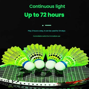 Balles <span class=keywords><strong>de</strong></span> <span class=keywords><strong>Badminton</strong></span> lumineuses LED <span class=keywords><strong>nuit</strong></span> Fluorescent résistant en plastique Nylon Stock en vrac pour une utilisation sportive <span class=keywords><strong>Badminton</strong></span> fabriqué - Product Image 3