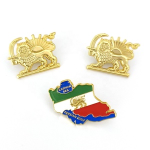 Broches et épingles en émail en métal doré, motifs Lion, Soleil et Couronne iraniens, avec carte et drapeau de l'Iran, représentant l'Iran national, le Golfe Persique et la Mer Caspienne - Product Image 1