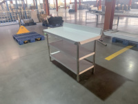 Table de préparation alimentaire sur mesure en acier inoxydable 304 avec crédence et plan de travail à 3 niveaux pour cuisine commerciale