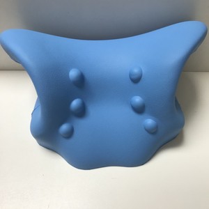 Coussin de massage en cuir PU pour le soutien du cou et du dos avec picots de massage pour la correction de la posture et le soulagement - Product Image 1