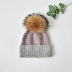 Bonnets en laine tricotés avec logo personnalisé et pompons en fourrure <span class=keywords><strong>Bonnet</strong></span> classique unisexe côtelé avec logo pour femmes - Product Image 5