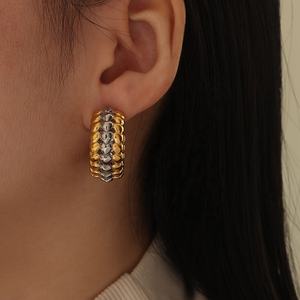 Joyería <span class=keywords><strong>de</strong></span> moda para mujer, pendientes <span class=keywords><strong>de</strong></span> tuerca minimalistas, pendientes en forma <span class=keywords><strong>de</strong></span> <span class=keywords><strong>C</strong></span> <span class=keywords><strong>de</strong></span> <span class=keywords><strong>dos</strong></span> tonos, pendientes grandes gruesos llamativos para mujer - Product Image 1