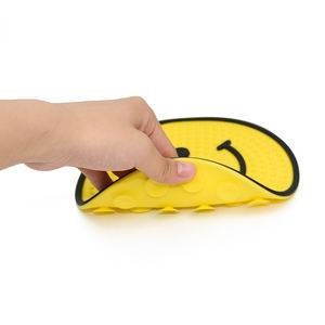 Nueva alfombrilla para lamer perros, sin BPA, para el Baño de mascotas, distracción montada en la pared, alfombrilla de alimentación lenta de silicona con fuerte succión - Product Image 4