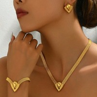 Nouvelle Collection : Ensemble Collier, Bracelet et Boucles d'Oreilles en Alliage de Zinc, Motif Diamant, Électroplaqué, Design de Niche, Luxe Léger et Sophistiqué