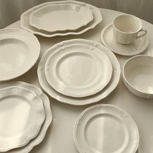 Juego de <span class=keywords><strong>Vajilla</strong></span> de Cerámica de Estilo Pastoral Elegante y Fresco con Borde Irregular Creativo en Relieve <span class=keywords><strong>para</strong></span> el Desayuno y el Postre en Casa - Product Image 1
