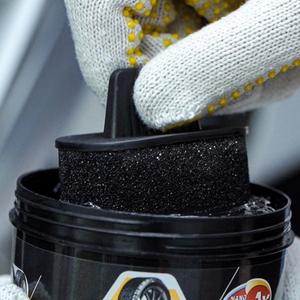 Cera para Neumáticos de Alta Calidad, Productos para el Cuidado y Reparación de Neumáticos Negros, Elimina Eficazmente las Manchas, Repara los Arañazos y Retrasa el Envejecimiento de los Neumáticos - Product Image 5