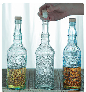 Botella de Vidrio Vacía de Forma Personalizada de 500 ml y 700 ml para Ron, Whisky, Licor, Ginebra, Vino, Vodka, con Tapón de Madera y Serigrafía - Product Image 3