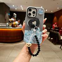 Coque de téléphone avec chaîne et bracelet cœur couleur bonbon pour iPhone 17 16 18 15 14 12 11