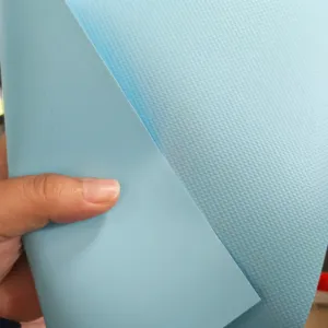 Tikar lantai olahraga bahan mentah PVC Semi dilapisi kain poliester terpal 1000D pabrik penjualan langsung