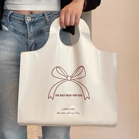 Sacs à vêtements de plage en plastique avec trous de perforation Sacs à provisions personnalisés