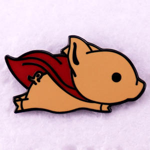 Bir pelerin, sevimli bir hayvan rozeti ile bir karikatür kahraman Piglet özel broş rozeti Pin aksesuarı - Product Image 1