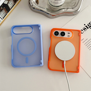 Funda Magnética Delgada de TPU+PC con Acabado Mate de Alta Calidad para iPhone Duo 18 Fold, Compatible con Carga Inalámbrica - Product Image 2