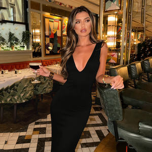 Vestido ajustado sin mangas con escote profundo en V, color liso, minimalista, sexy, elegante, largo hasta el suelo. - Product Image 6