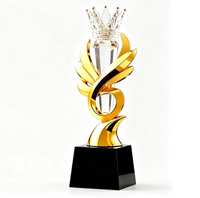 Trophée en métal personnalisé en forme de couronne, plaques gravées étanches pour cérémonie de remise des prix d'entreprise