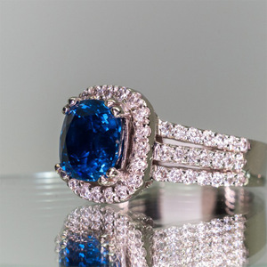 Anello di Lusso con Gemma Blu per Donne, Elegante Gioiello da Dito alla Moda - Product Image 2