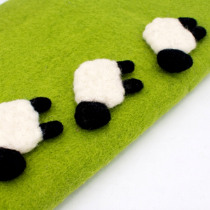 Adorno de fieltro de lana de oveja negra al por mayor, hecho a mano, decoración colgante para el hogar, juego de regalo novedoso para niños, Navidad - Product Image 2
