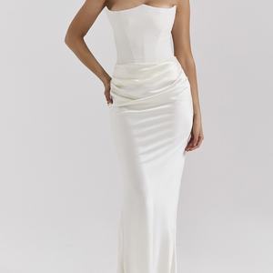 Robe longue moulante élégante en satin blanc uni, sans dos, sans manches, sans bretelles, froncée, style OEM, pour femme, personnalisable - Product Image 3