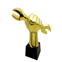 Résine plaquée brillant grandes mains dorées poing trophée jr1 camion trophée personnalisé