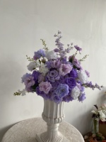 Boule de fleurs blanche et violette de grande taille de haute qualité H-990 pour la décoration des centres de table de mariage