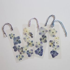 Marque-page de vraies fleurs séchées pressées avec marguerites hortensias fleurs sauvages marque-page pour hommes femmes cadeau d'anniversaire - Product Image 1