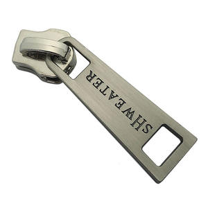 <span class=keywords><strong>Tiretti</strong></span> <span class=keywords><strong>per</strong></span> <span class=keywords><strong>Cerniere</strong></span> in Lega di Zinco Senza Piombo con Logo Personalizzato <span class=keywords><strong>per</strong></span> Portafogli - Product Image 2