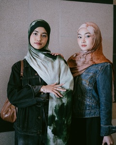 Voile de fleurs douces peintes en pastels adoucis, <span class=keywords><strong>tendre</strong></span> et aérien, élégance sans effort, hijab en modal twill Hush Meadow - Product Image 5