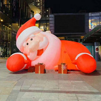 Vente directe d'usine, grandes décorations gonflables de Père Noël personnalisables avec impression de logo, utilisées pour la décoration de Noël et la mise en place d'événements.