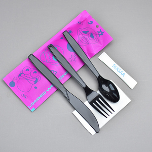 Ensemble moderne de couteaux, fourchettes, cuillères et serviettes en papier kraft jetables noires pour restaurants et cafés, avec logo personnalisé - Product Image 4