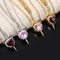 Cadeau de la Saint-Valentin : pendentif en forme de cœur en cristal rouge avec collier de couple en dentelle ouverte superposé