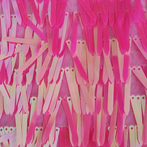 Abito da ballo da damigella d'onore a forma di spada lunga rettangolare colorato rosa rosso tessuto con frange di paillettes - Product Image 1