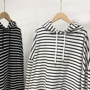 Nuovo maglione con cappuccio a righe bianche e nere lavorato a <span class=keywords><strong>maglia</strong></span> Pullover a maniche lunghe <span class=keywords><strong>t</strong></span>-<span class=keywords><strong>shirt</strong></span> da donna - Product Image 4
