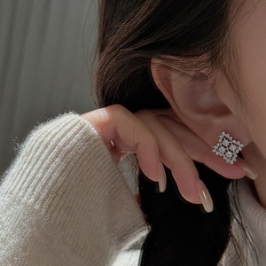 Boucles d'oreilles en argent pur S925 avec zircon, style rétro français, élégantes, au tempérament simple, à la mode, bijoux légers, forme de goutte d'eau incrustée - Product Image 2