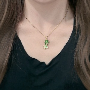 Collier en acier inoxydable fait à la main avec pendentif en forme de petit <span class=keywords><strong>poisson</strong></span> <span class=keywords><strong>rouge</strong></span> traditionnel en os de serpent Koi multicolore exquis - Product Image 3