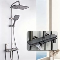 Mitigeur thermostatique numérique contemporain en laiton à quatre fonctions, avec barre coulissante à trois poignées, touches piano et modes de jet pluie et massage