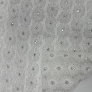 Tela de Encaje Bordada con Lentejuelas de Flores Blancas 100% Poliéster de Alta Calidad a Precio de Mayoreo Económico para Vestidos y Bolsos de <span class=keywords><strong>Mujer</strong></span> - Product Image 4