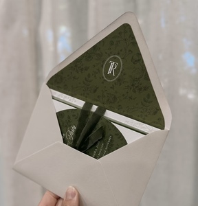 Tarjetas de Visita Personalizadas de Alta Gama con Impresión Flexográfica en Verde Salvia, Laminadas con Película, Logotipo Personalizado, Impresión de Alta Calidad - Product Image 1