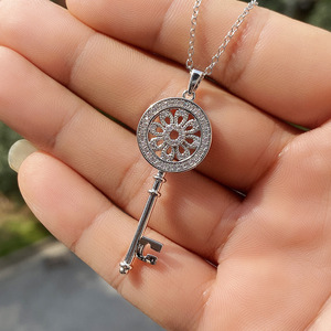 Collana con ciondolo a forma di chiave per donna, gioielli semplici e alla moda, regalo per l'uso quotidiano - Product Image 4